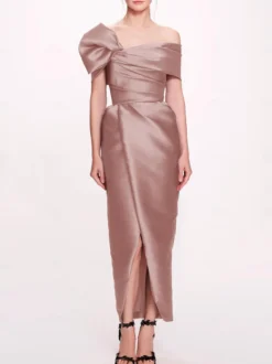 Avec robe de cocktail élégante longueur cheville gaine épaules dénudées tissu satiné plissé