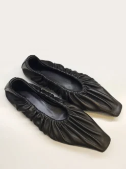 Ballerines argentées chaussures plates plissées à bout carré