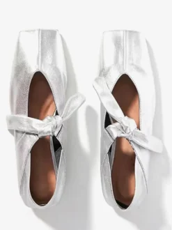 Ballerines dorées à bout carré et détails noués métalliques