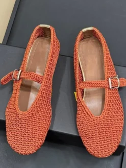 Ballerines noires à bout rond et boucle décorative