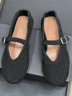 Ballerines noires à bout rond et boucle décorative