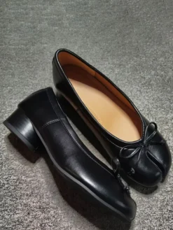Ballerines noires pour femmes ballerines plates à nœud décoratif sur les orteils