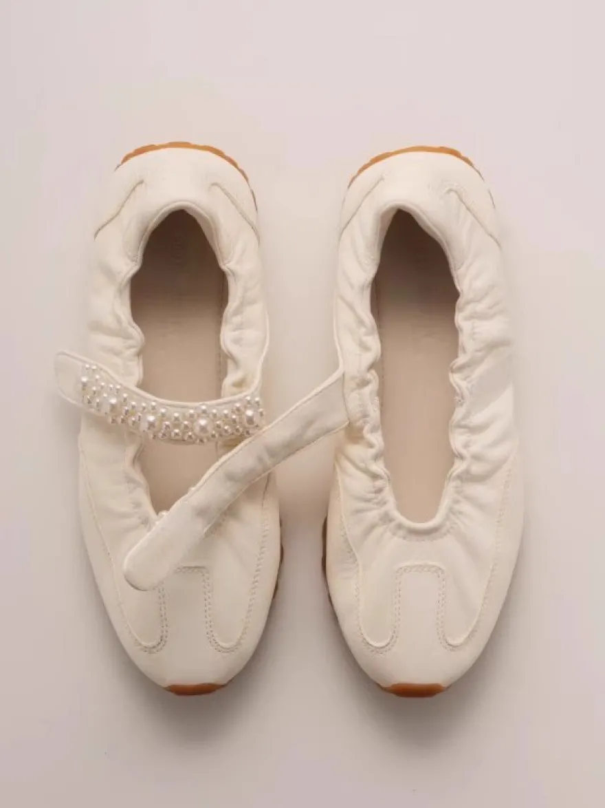 Baskets blanches Mary Jane à bout rond et perles chaussures décontractées à enfiler