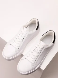 Baskets confortables en cuir PU pour hommes chaussures de sport à bout rond