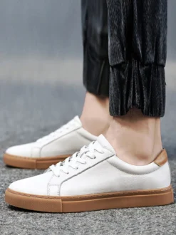 Baskets pour hommes Chaussures de sport à bout rond en cuir à la mode