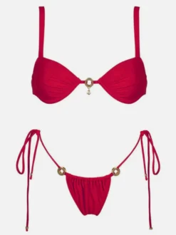 Bikini rouge à nouer sur le côté avec détails en anneau pour la plage d'été 2026