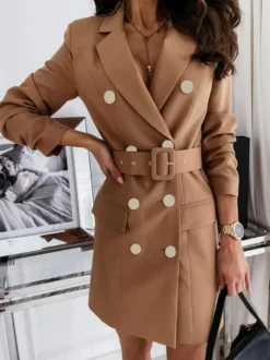 Blazer Court Femme avec Manches Longues à Col Revers Coupe Cintrée avec Boutons Unicolore