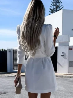 Blazer Court Femme avec Manches Longues à Col Revers Coupe Cintrée avec Boutons Unicolore