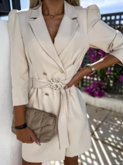 Blazer Court Femme avec Manches Longues à Col Revers Coupe Cintrée avec Boutons Unicolore