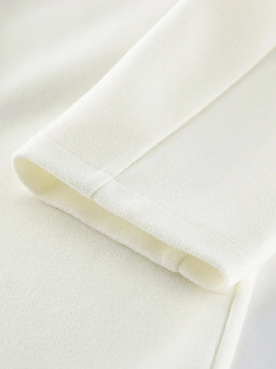 Blazer crème à revers cranté pour femme - Veste oversize à simple boutonnage - Tenue printanière décontractée et minimaliste idéale pour la ville (collection printemps 2026)
