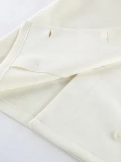Blazer crème à revers cranté pour femme - Veste oversize à simple boutonnage - Tenue printanière décontractée et minimaliste idéale pour la ville (collection printemps 2026)