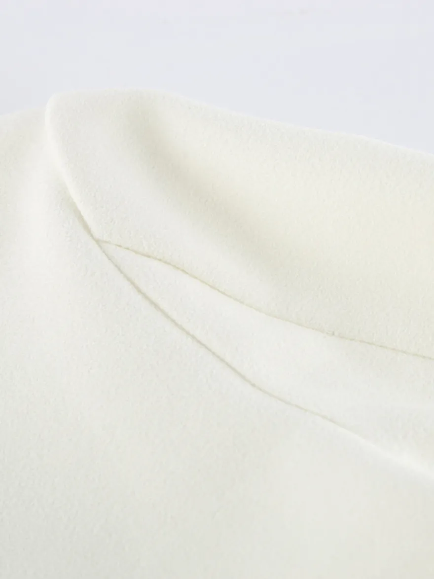 Blazer crème à revers cranté pour femme - Veste oversize à simple boutonnage - Tenue printanière décontractée et minimaliste idéale pour la ville (collection printemps 2026)