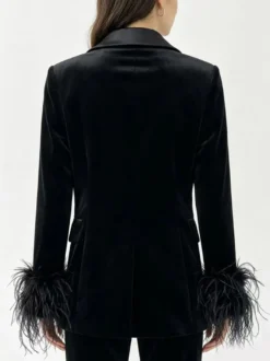 Blazer en velours satiné pour femme revers en satin et poignets ornés de plumes