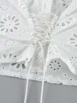 Blouse blanche à lacets pour femme col en V manches courtes en coton chic