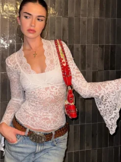 Blouse blanche pour femme col en V plissée sexy en dentelle manches longues.