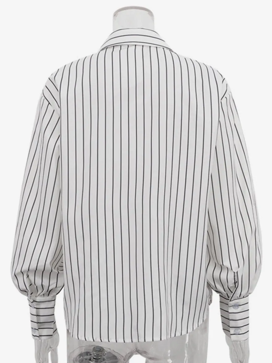 Blouse blanche pour femme col rabattu manches longues style décontracté avec nœuds.