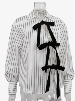 Blouse blanche pour femme col rabattu manches longues style décontracté avec nœuds.