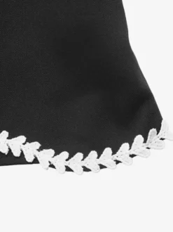 Blouse courte décontractée à manches cloche et bordure en dentelle pour femme col bateau dos lacé taille cintrée.