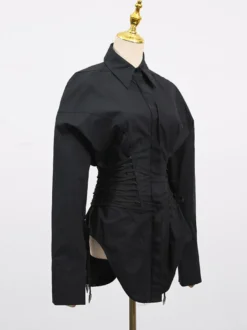 Blouse noire pour femme col rabattu boutons chics lacets manches longues
