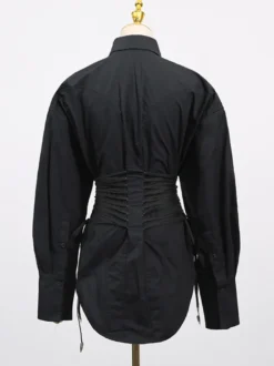Blouse noire pour femme col rabattu boutons chics lacets manches longues