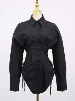 Blouse noire pour femme col rabattu boutons chics lacets manches longues