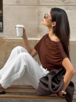 Blouse pour femme en coton marron épaules dénudées manches courtes froncées style décontracté