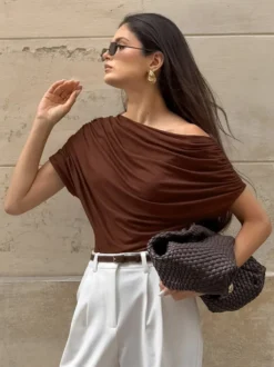 Blouse pour femme en coton marron épaules dénudées manches courtes froncées style décontracté