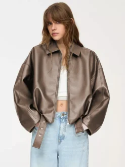 Blouson aviateur oversize en similicuir avec ceinture pour l'automne 2026