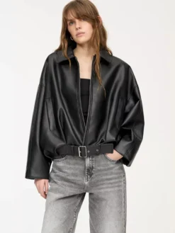 Blouson aviateur oversize en similicuir avec ceinture pour l'automne 2026