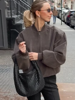 Blouson aviateur zippé rétro pour un look urbain 2026