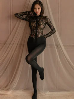 Body en dentelle à manches longues avec fermeture éclair sur le devant et entrejambe ouverte lingerie une pièce