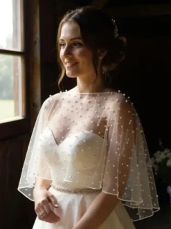 Boléro de mariée col rond manches courtes châles tulle et perles