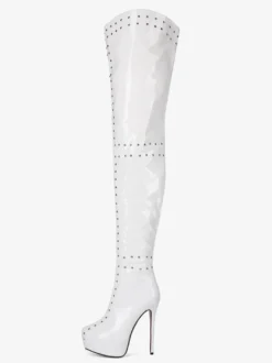Bottes blanches à talons hauts et cuissardes à plateforme et talons aiguilles cloutés