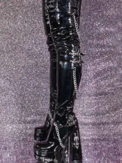 Bottes cuissardes unisexes noires à plateforme et talon épais détail chaîne bottes gothiques au-dessus du genou