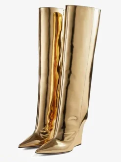 Bottes hautes dorées à bout pointu et talons compensés