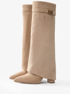 Bottes hautes en daim abricot à bout pointu avec boucle et fermeture éclair et talon épais
