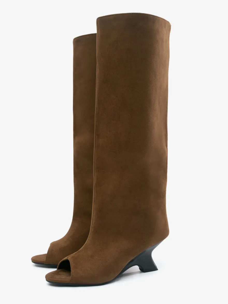 Bottes hautes en daim à bout ouvert et talon design