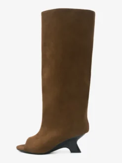 Bottes hautes en daim à bout ouvert et talon design