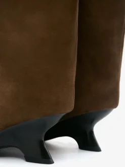 Bottes hautes en daim à bout ouvert et talon design