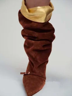 Bottes hautes en daim à bout pointu et boucle à talon moyen