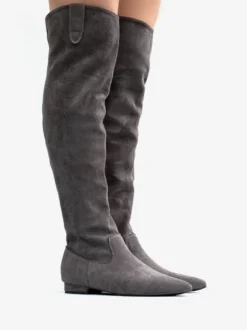 Bottes hautes en daim grises à bout pointu et plates