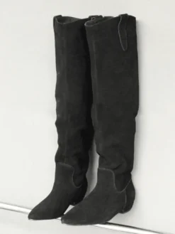 Bottes hautes en daim grises à bout pointu et plates