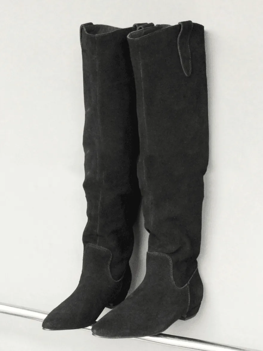 Bottes hautes en daim grises à bout pointu et plates