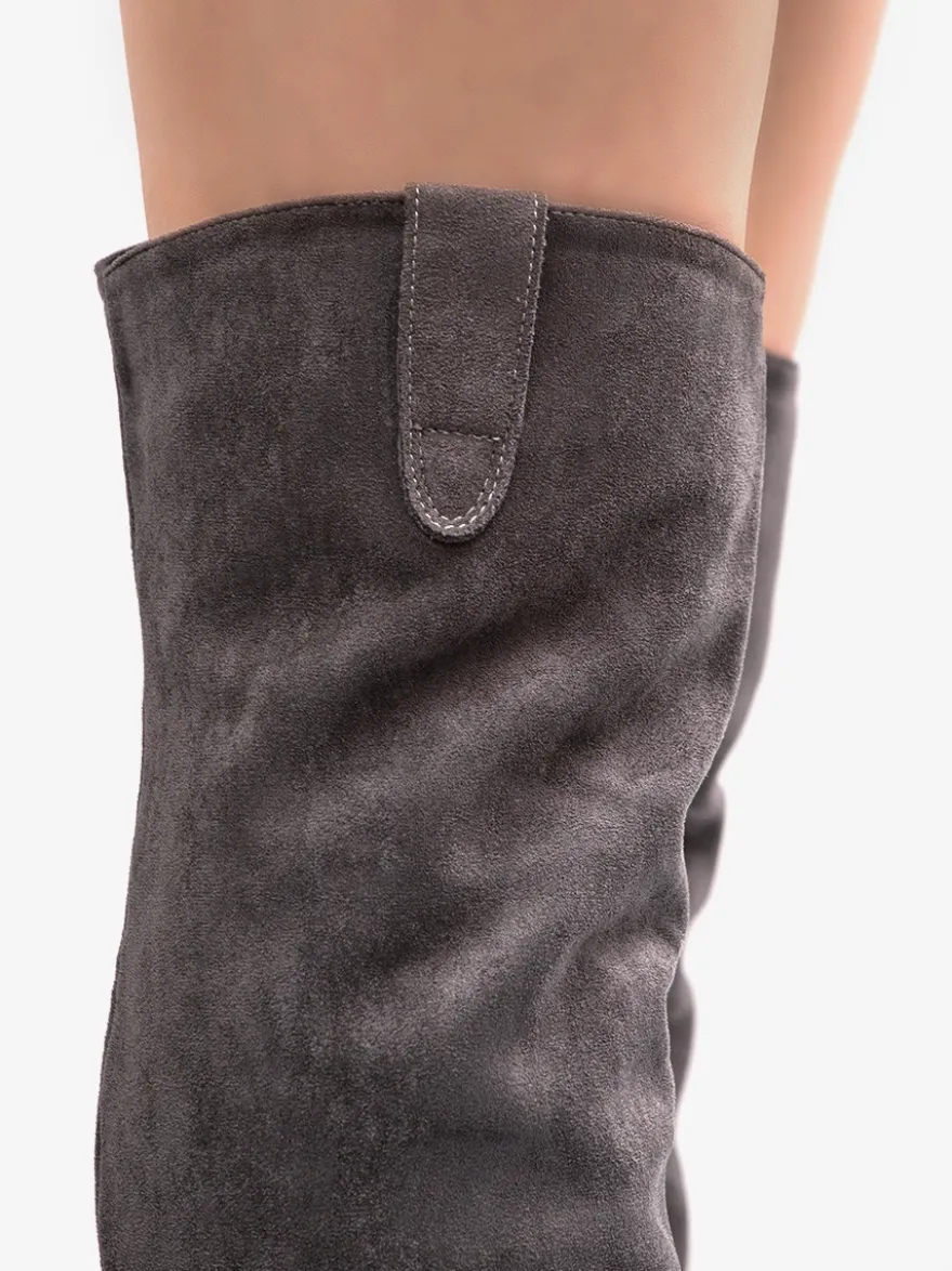 Bottes hautes en daim grises à bout pointu et plates