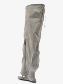 Bottes hautes noires à talons compensés en daim style tongs