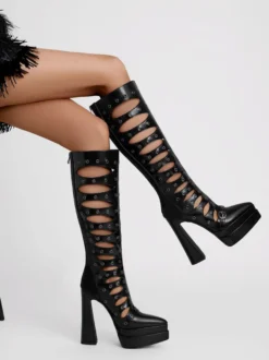 Bottes hautes à plateforme et bout pointu avec découpes et talons hauts