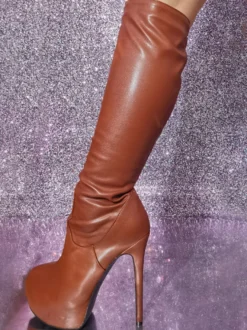 Bottes hauteur genou à talons aiguilles et plateforme marron