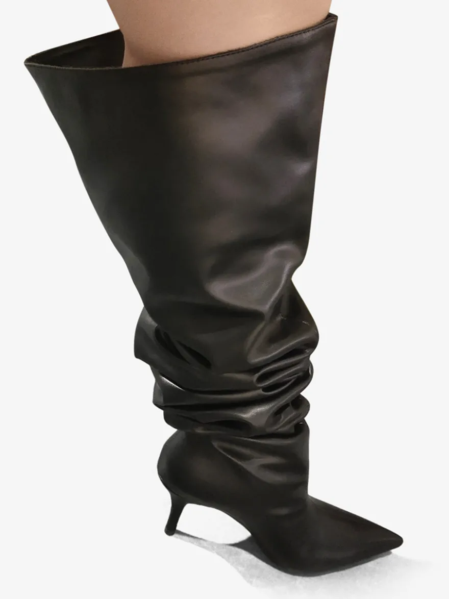 Bottes noires souples à talons hauts et bout pointu