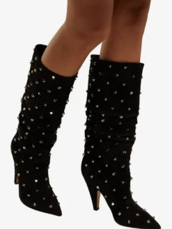 Bottes souples noires en daim à bout pointu et talon épais clouté mi-mollet
