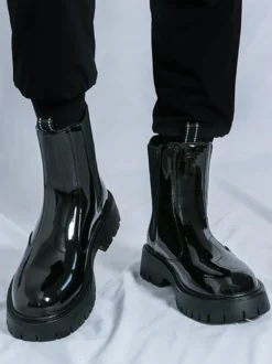 Bottines Chelsea à plateforme pour homme bout rond semelle épaisse en cuir verni brillant à enfiler